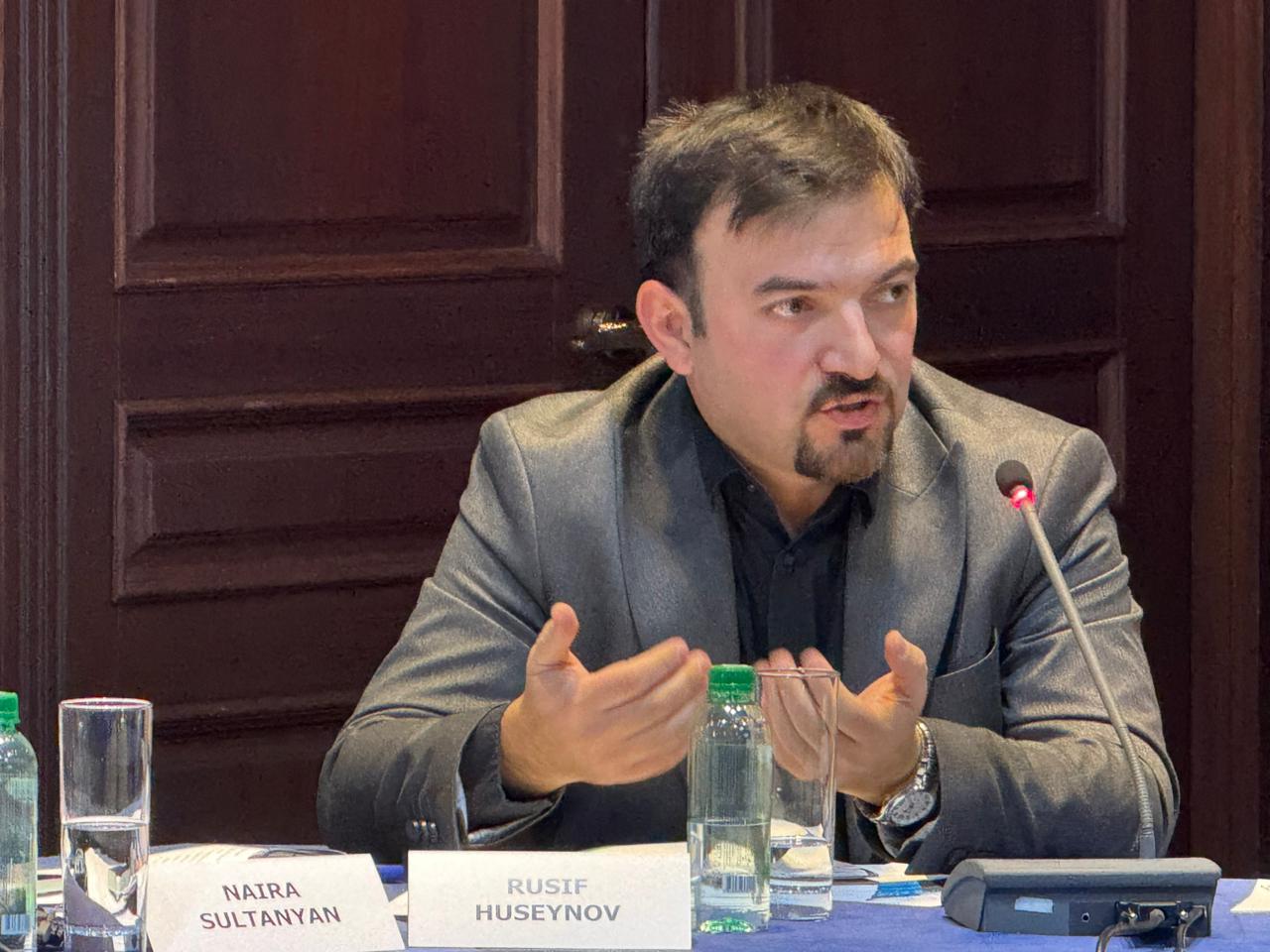 Rusif Huseynov speaks at roundtable in Armenia