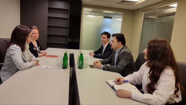 Kanadalı diplomatlar Topçubaşov Mərkəzini ziyarət ediblər